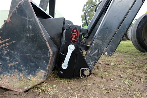 loader quick hitch adapter